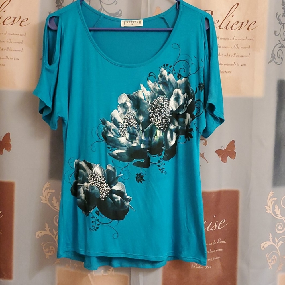 Screen painted open arm tee with bling
